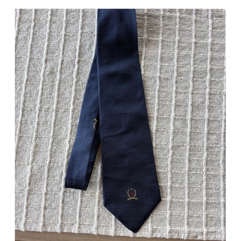 90's Tommy Hilfiger navy blue crest silk neck tie, made in the USA